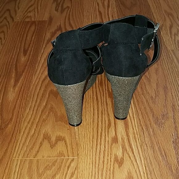 G by Guess black and silver glitter wedges Sz 8 - Picture 4 of 7